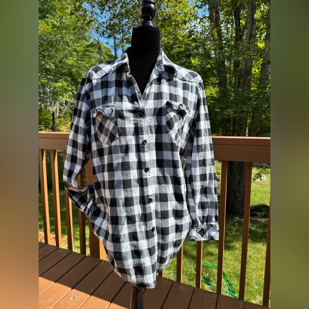 Ochenta Black and White Plaid Button-Up Shirt